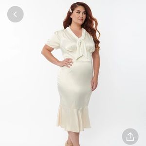 Unique Vintage Ivory Satin Holloway Bridal Dress